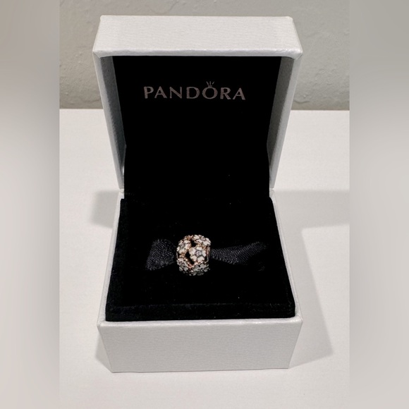 Pandora White Primrose Meadow Charm - Picture 4 of 4